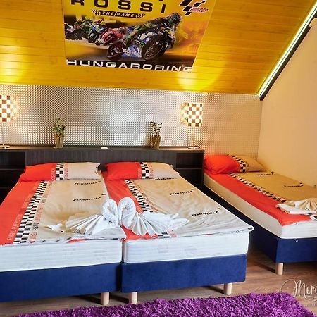Bed and Breakfast Kamaras Ring House Mogyoród Exterior foto