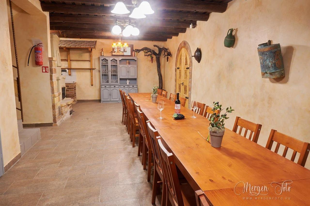 Bed and Breakfast Kamaras Ring House Mogyoród Exterior foto