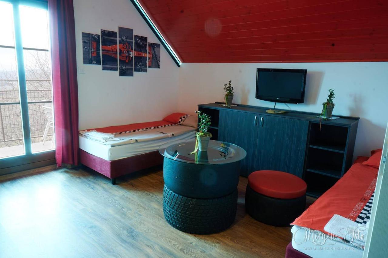 Bed and Breakfast Kamaras Ring House Mogyoród Exterior foto