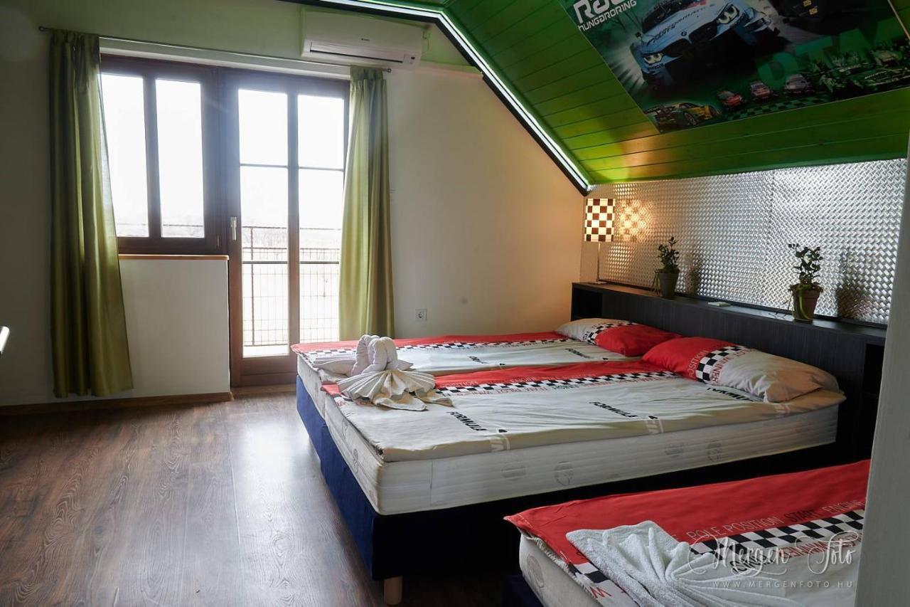 Bed and Breakfast Kamaras Ring House Mogyoród Exterior foto