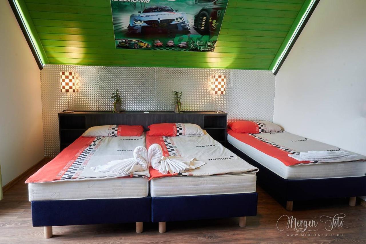 Bed and Breakfast Kamaras Ring House Mogyoród Exterior foto