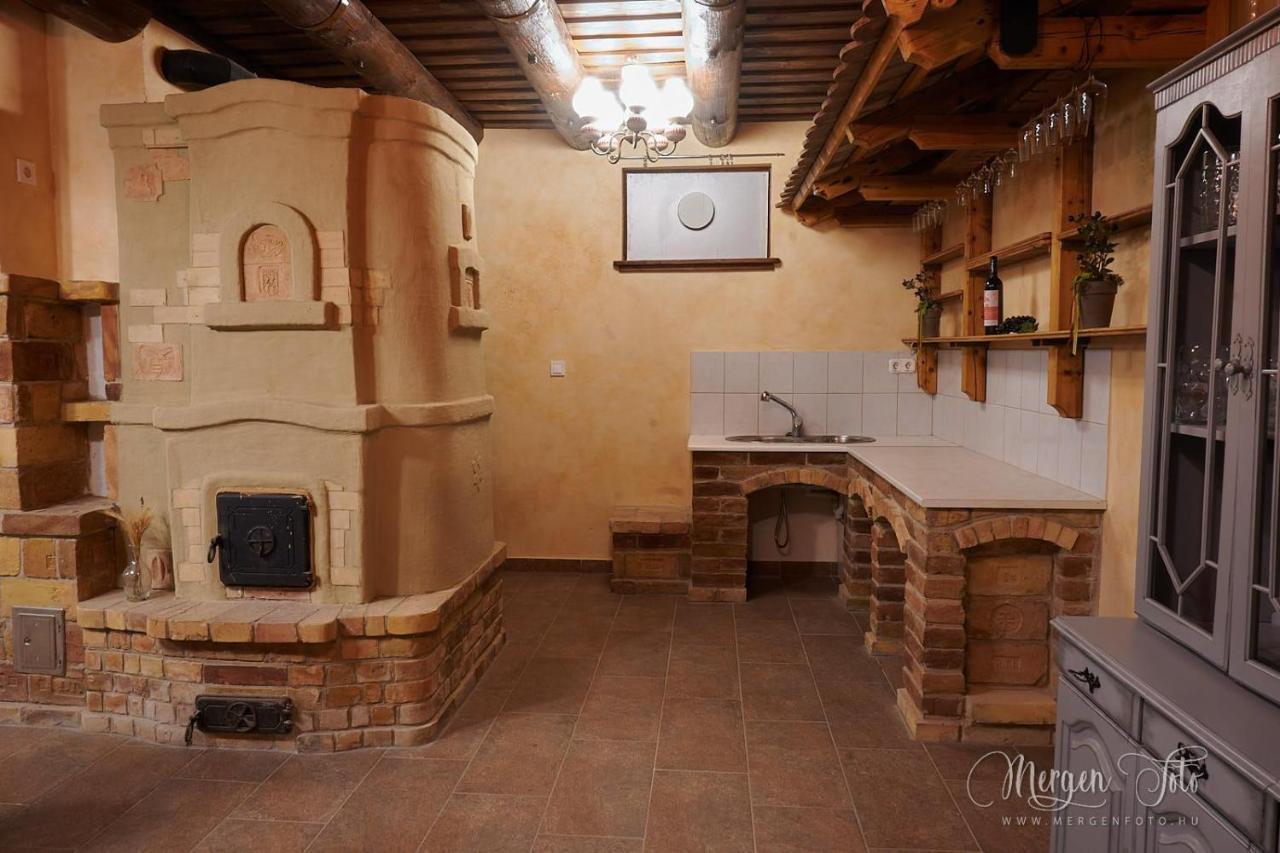 Bed and Breakfast Kamaras Ring House Mogyoród Exterior foto