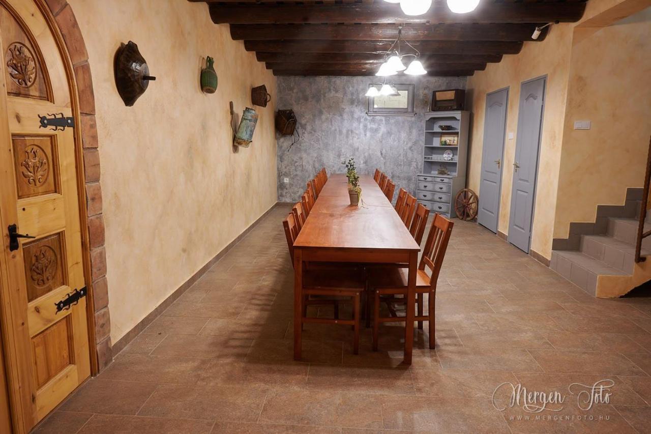 Bed and Breakfast Kamaras Ring House Mogyoród Exterior foto