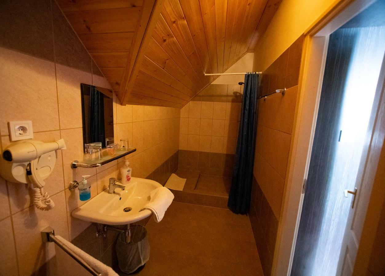 Bed and Breakfast Kamaras Ring House Mogyoród Exterior foto