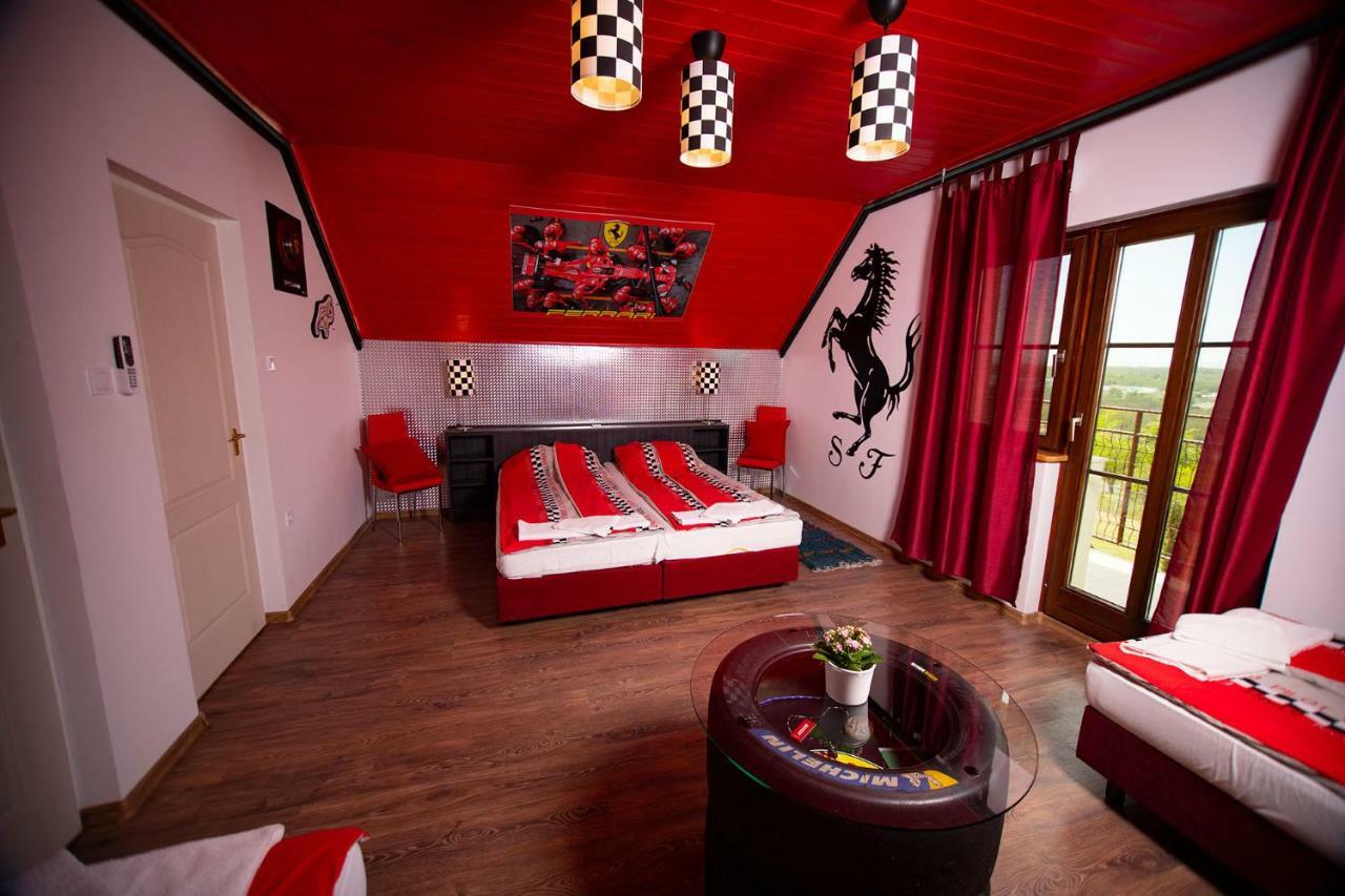 Bed and Breakfast Kamaras Ring House Mogyoród Exterior foto