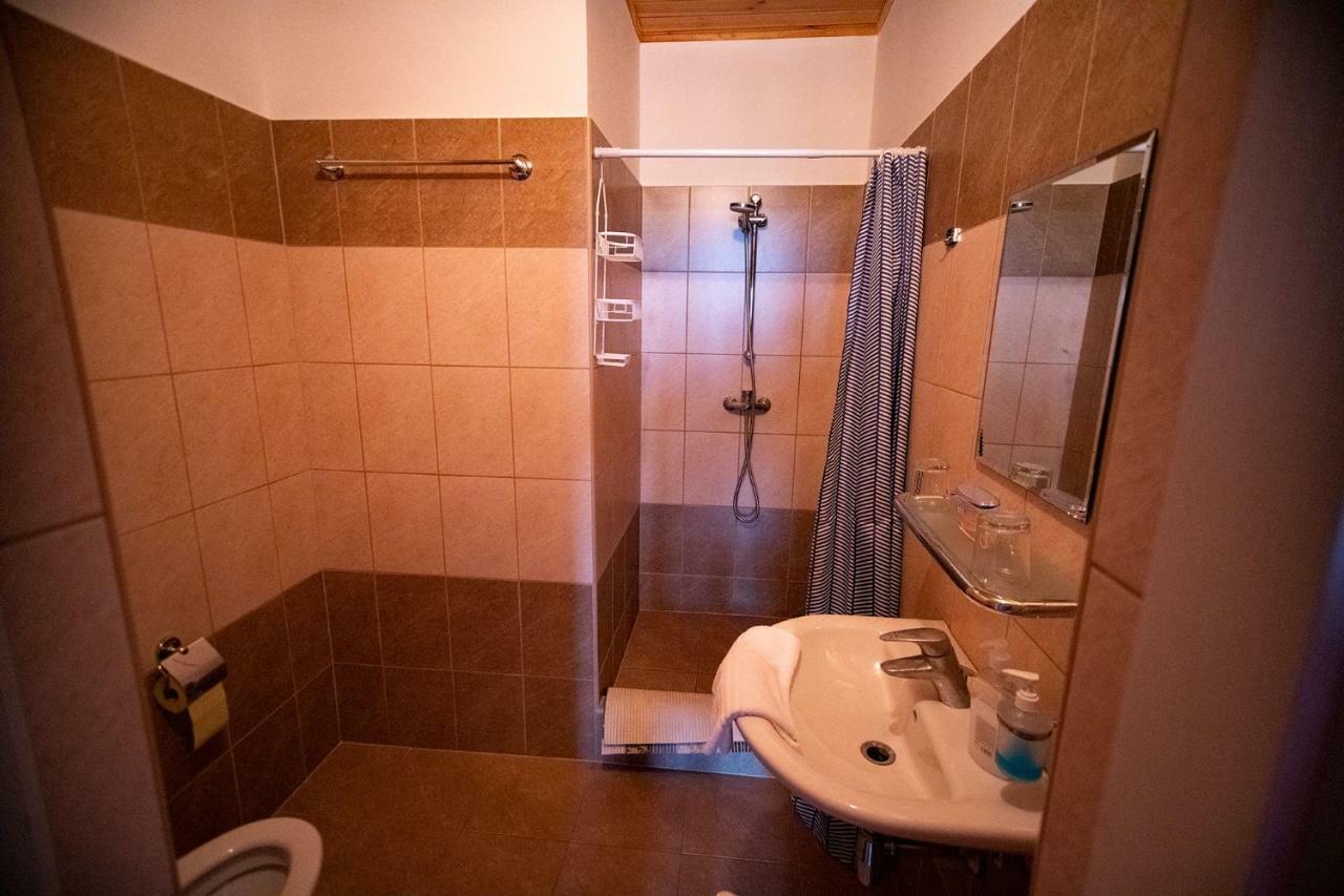 Bed and Breakfast Kamaras Ring House Mogyoród Exterior foto