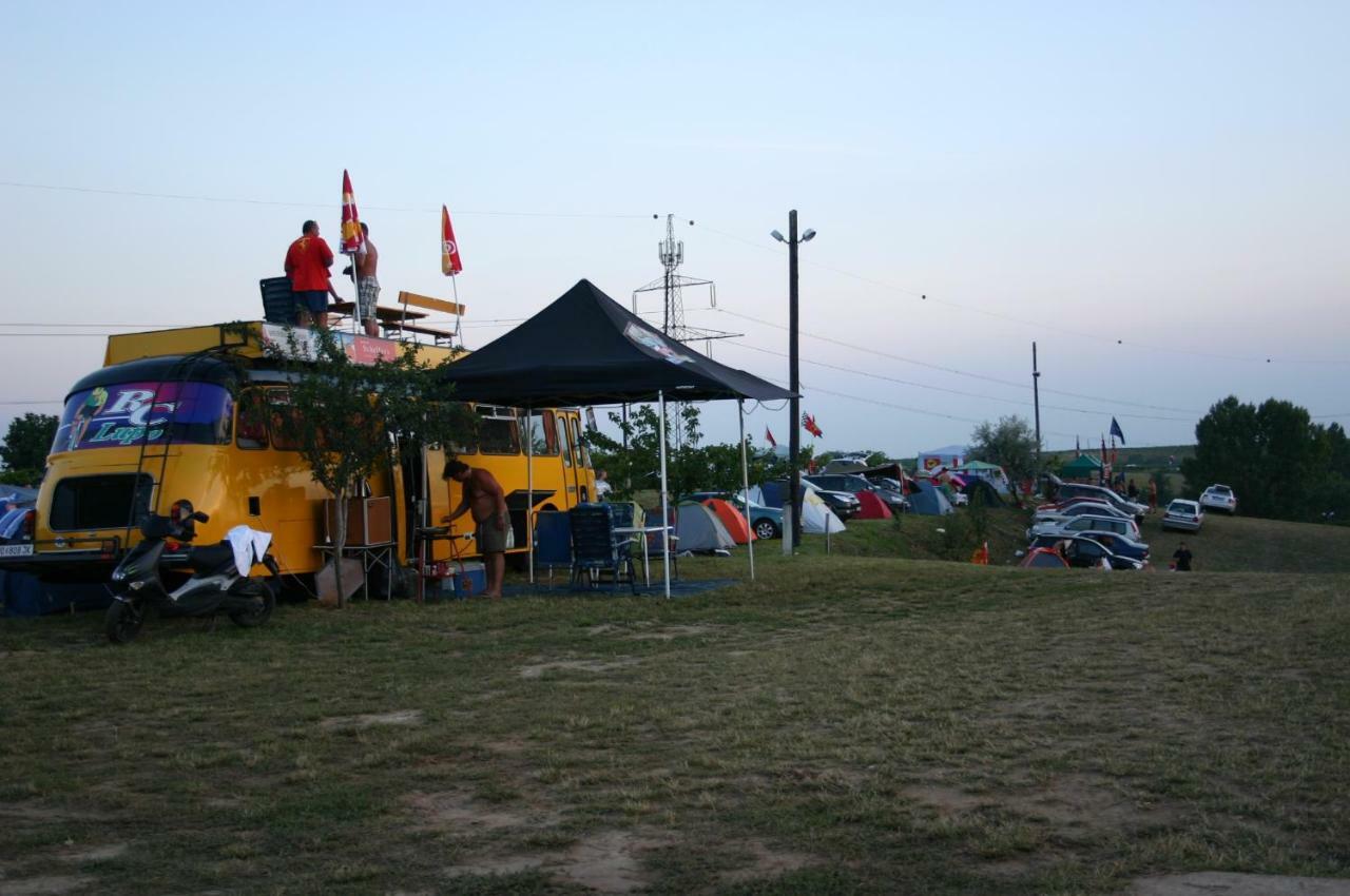 Bed and Breakfast Kamaras Ring House Mogyoród Exterior foto